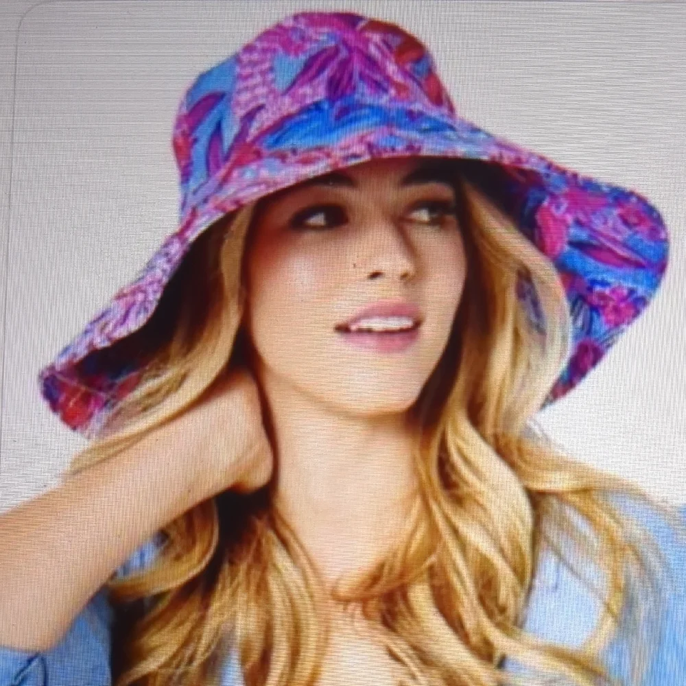 Lilly Pulitzer NWOT Sun Hat Ruby Red Wild Times - Picture 1 of 7